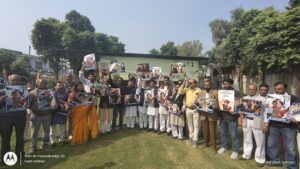 प्रियंका गांधी के संसद सदस्यता शपथ पर लखनऊ में मना जश्न