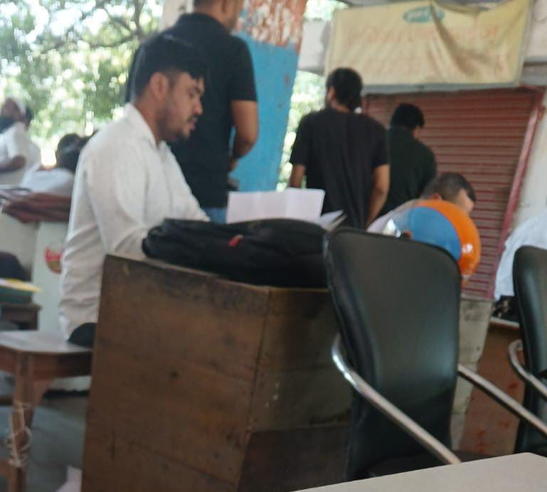 मोहित का राजनीतिक कनेक्शन