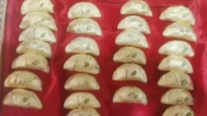गोल्डन गुजिया